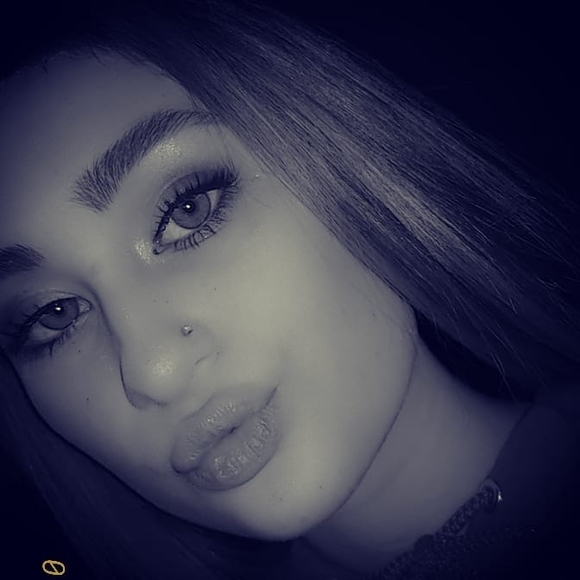 Meet your Posher, Abigail - Picture 1 of 1